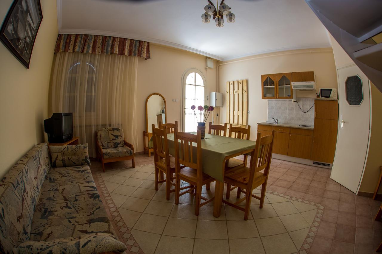 Aqua Line Apartmanhaz Hajdúszoboszló 外观 照片